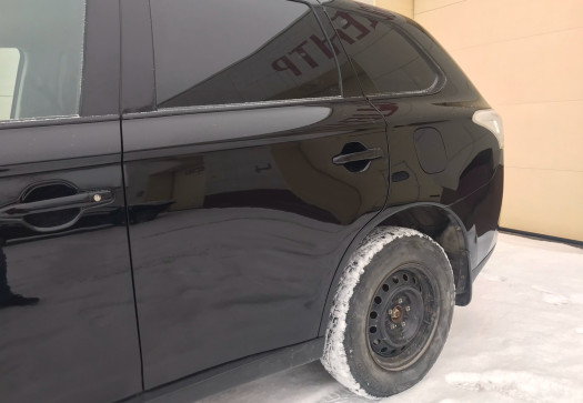 После Mitsubishi Outlander ремонт крыла и двери