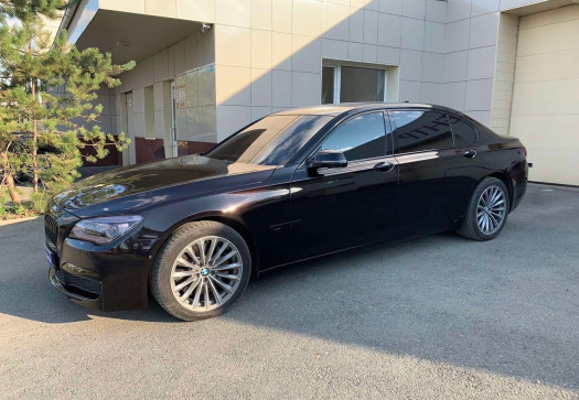 После Ремонт с окраской всего левого бока BMW